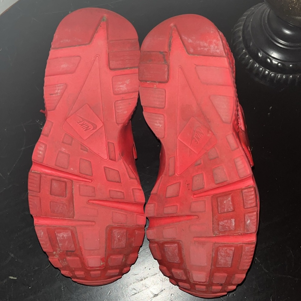 Kids size 5y red hurraches - Picture 5 of 6